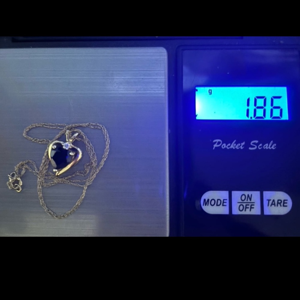10k gold heart shaped necklace with sapphire - Picture 5 of 5